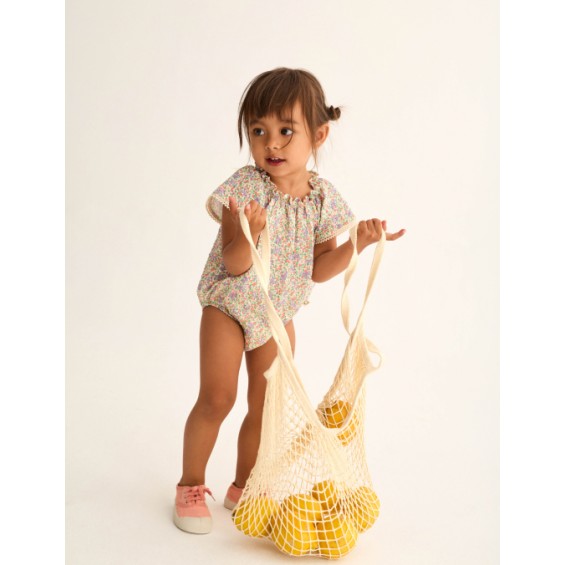 Holly. Pelele flores