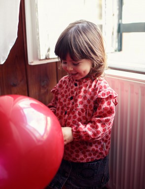 Blusa manzanitas rojas